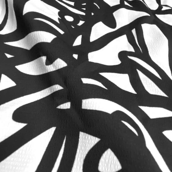 J. Crew 365 Abstract Black & White Cropped Faux Silk Blouse Size 4 - Picture 2 of 10